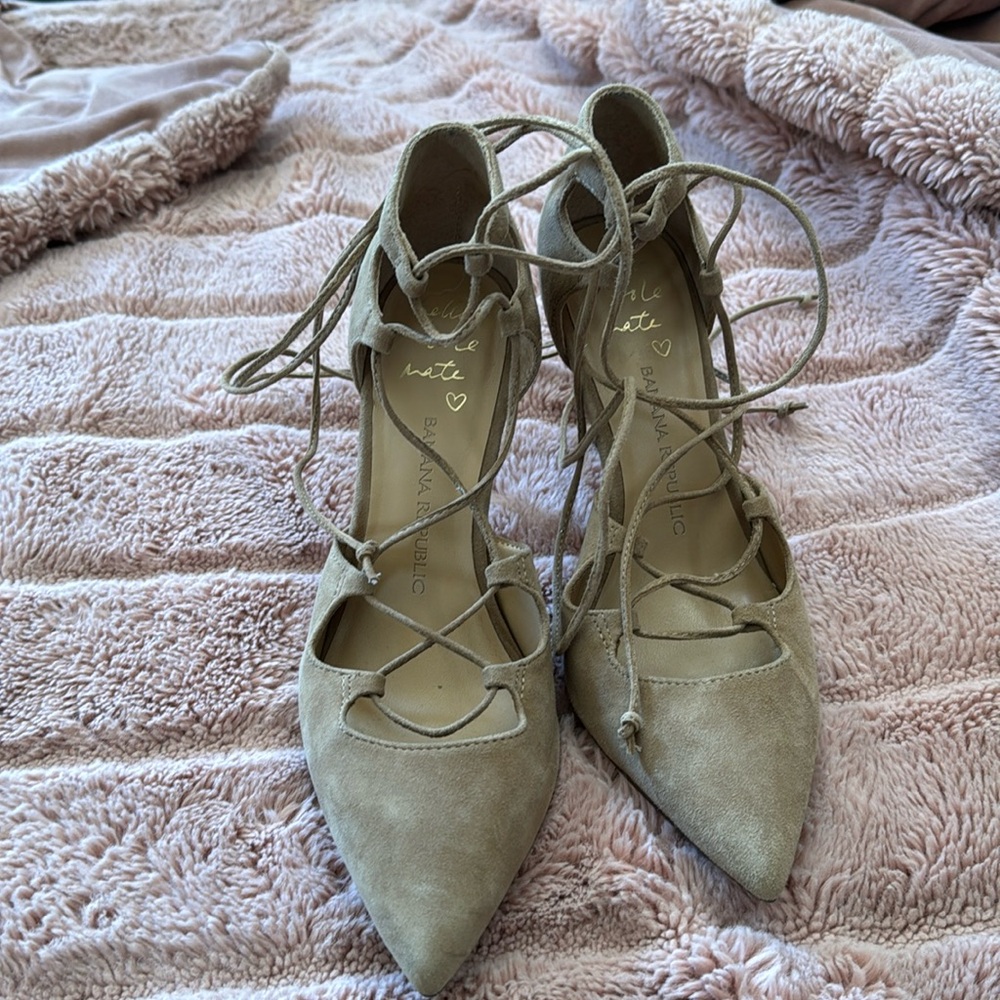 Banana Republic Dakota Lace-Up Pumps, Succulent Tan SIZE 7M